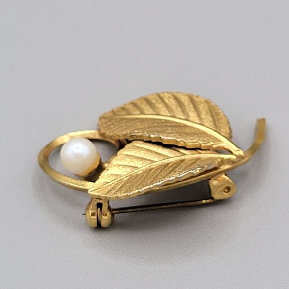 Leaf and Imitation Pearl Brooch Pin Brushed Gold Tone Textured German Made Vtg - Picture 3 of 8
